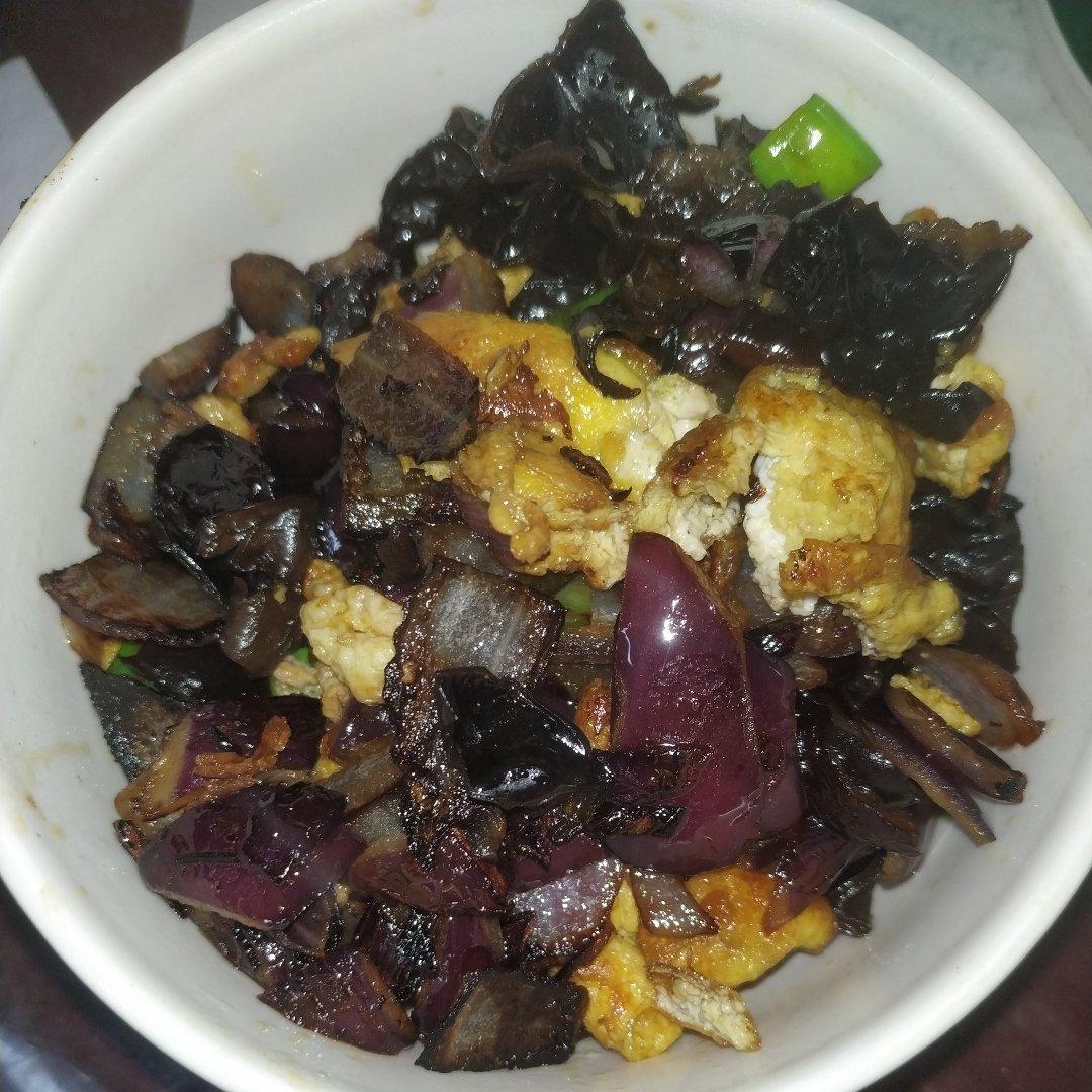 洋葱木耳炒鸡蛋