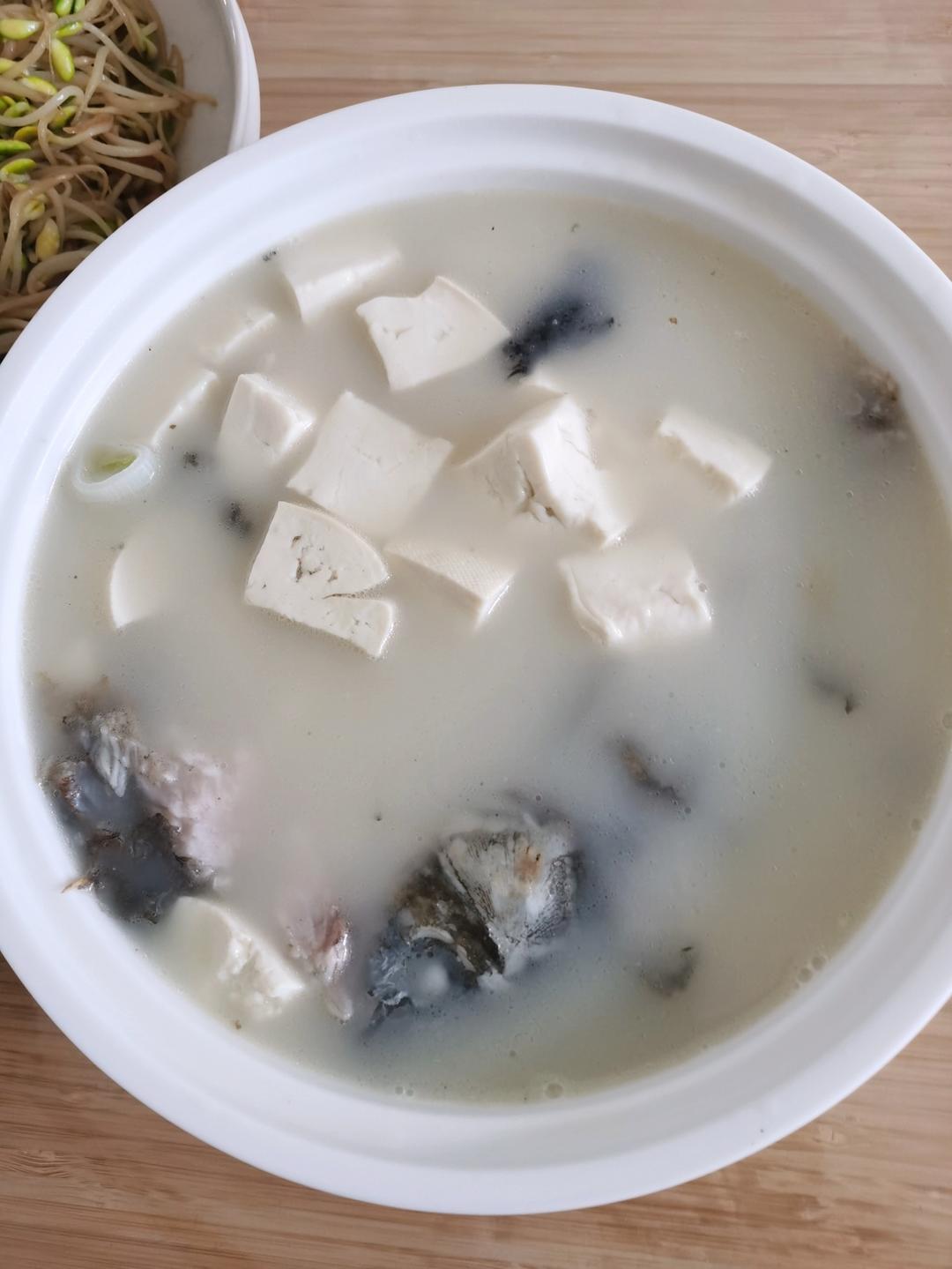奶白鲫鱼豆腐汤|一条鱼最后的温柔