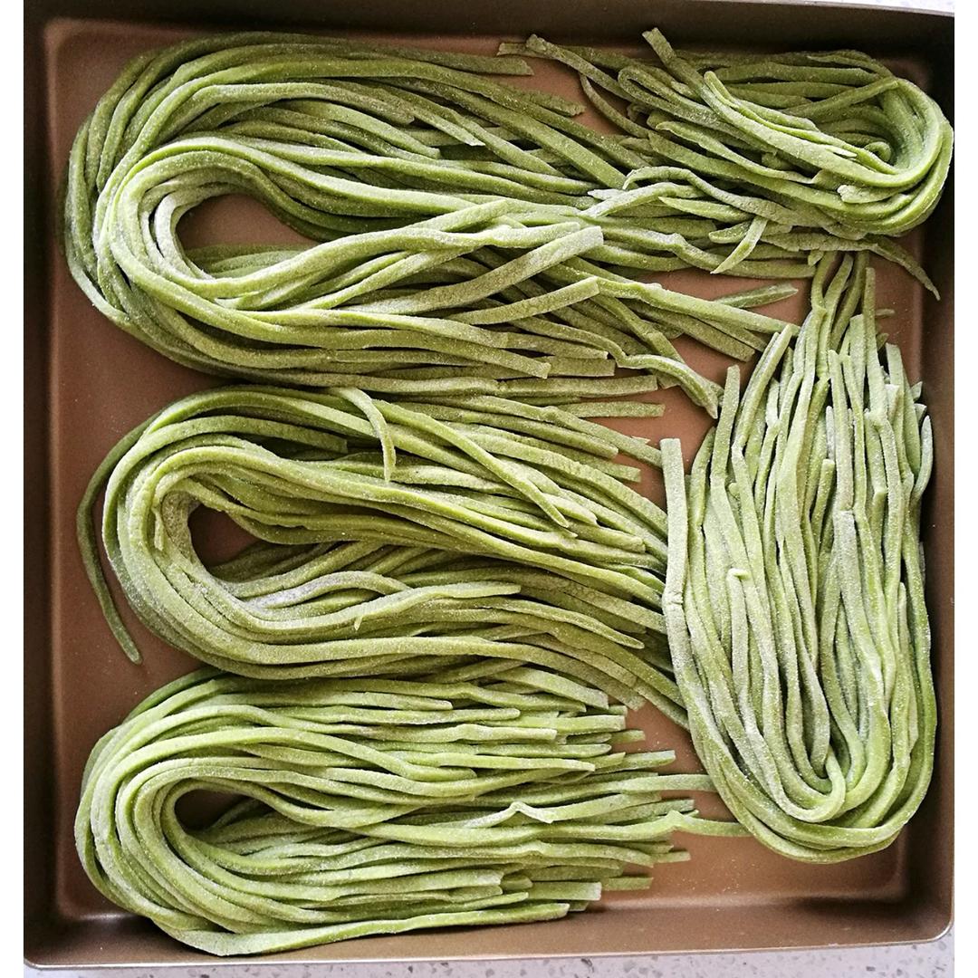 菠菜手擀面