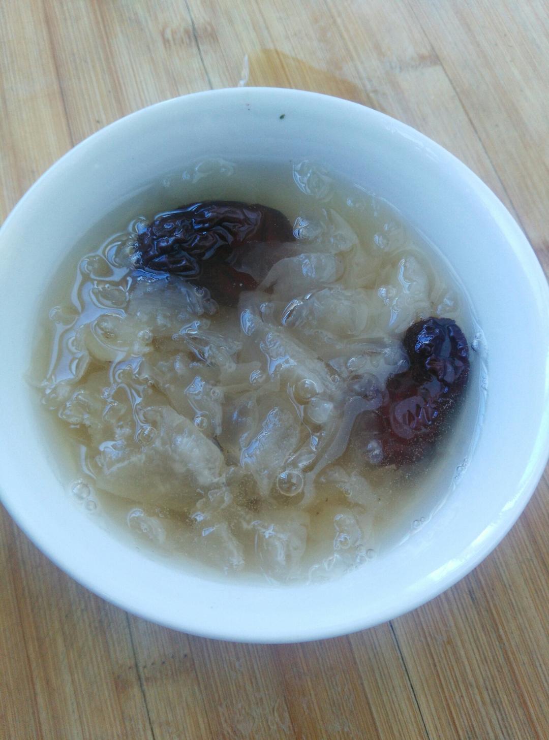 冰糖银耳红枣汤