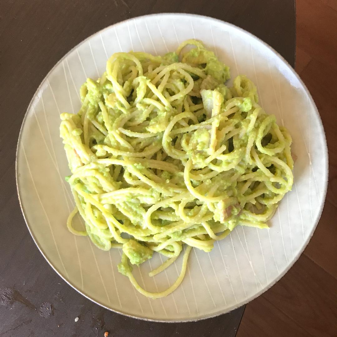 小清新牛油果火腿意面