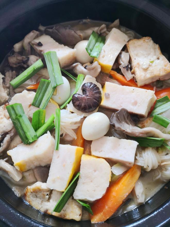 鱼糕豆腐蔬菜暖锅的做法