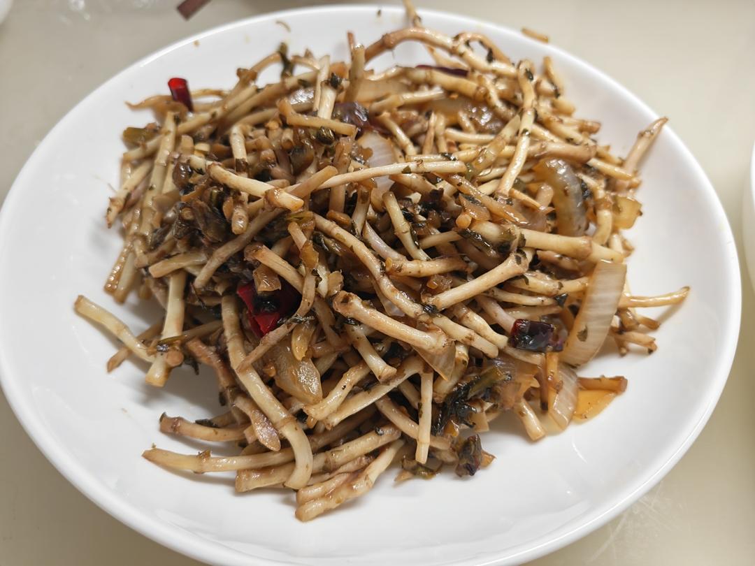 碎米芽菜炒折耳根