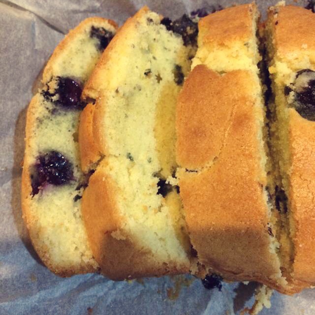 饱含蓝莓的乳酪磅面包