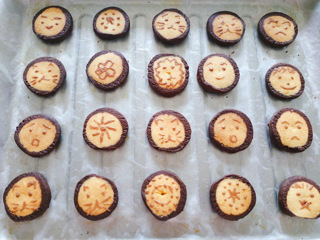 萌哭了的可可狮子饼干