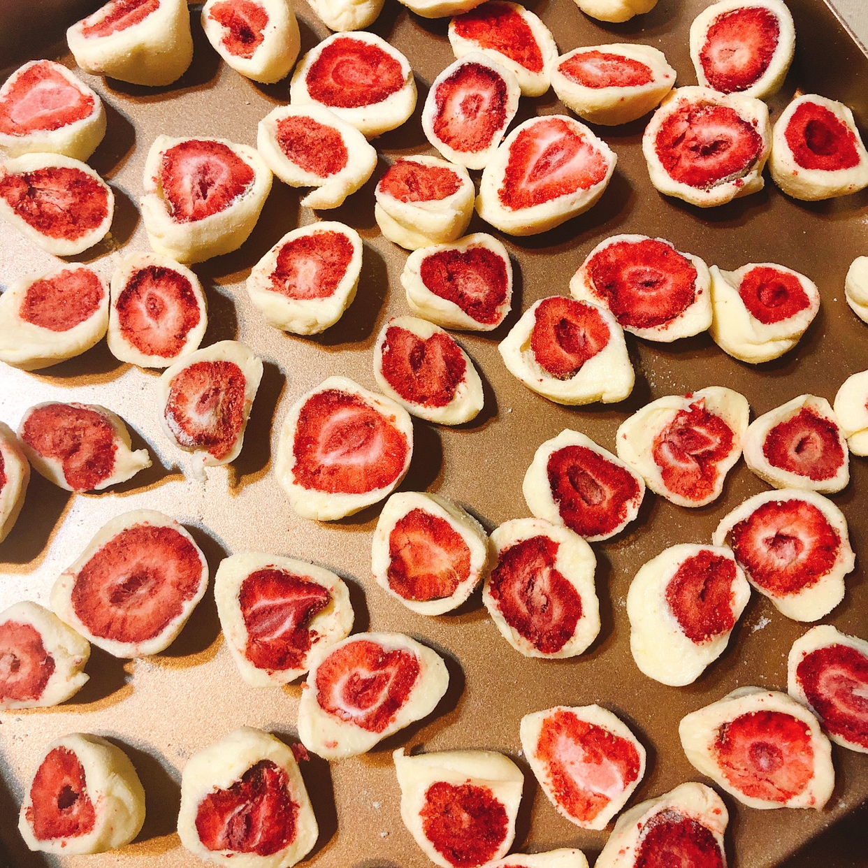 红色恋人🍓草莓干牛扎的做法