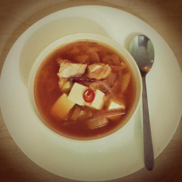 金枪鱼豆腐辣白菜汤