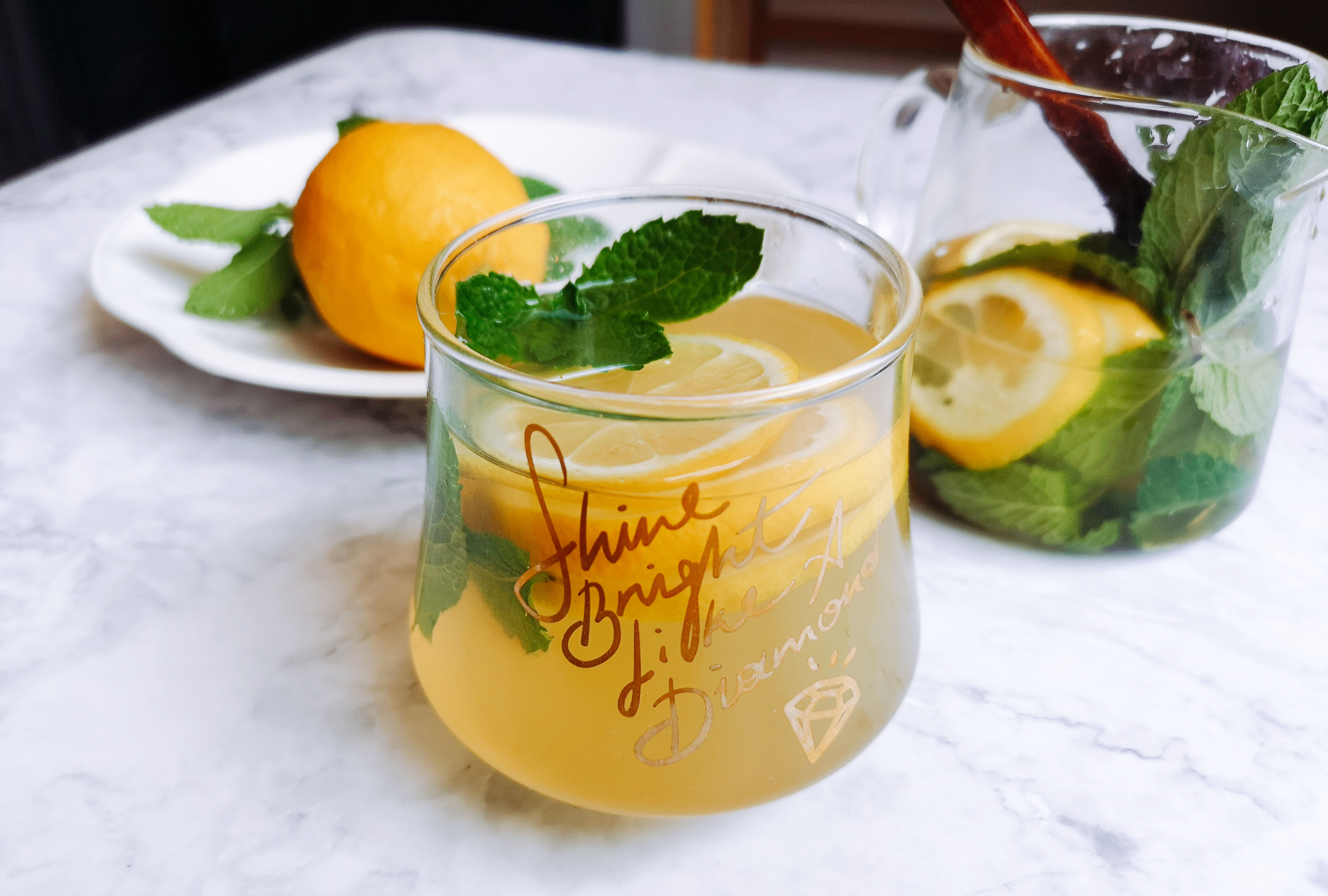 柠檬薄荷蜂蜜水：夏日清凉小饮料的做法