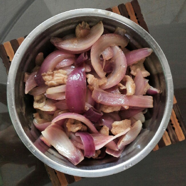 洋葱炒肉