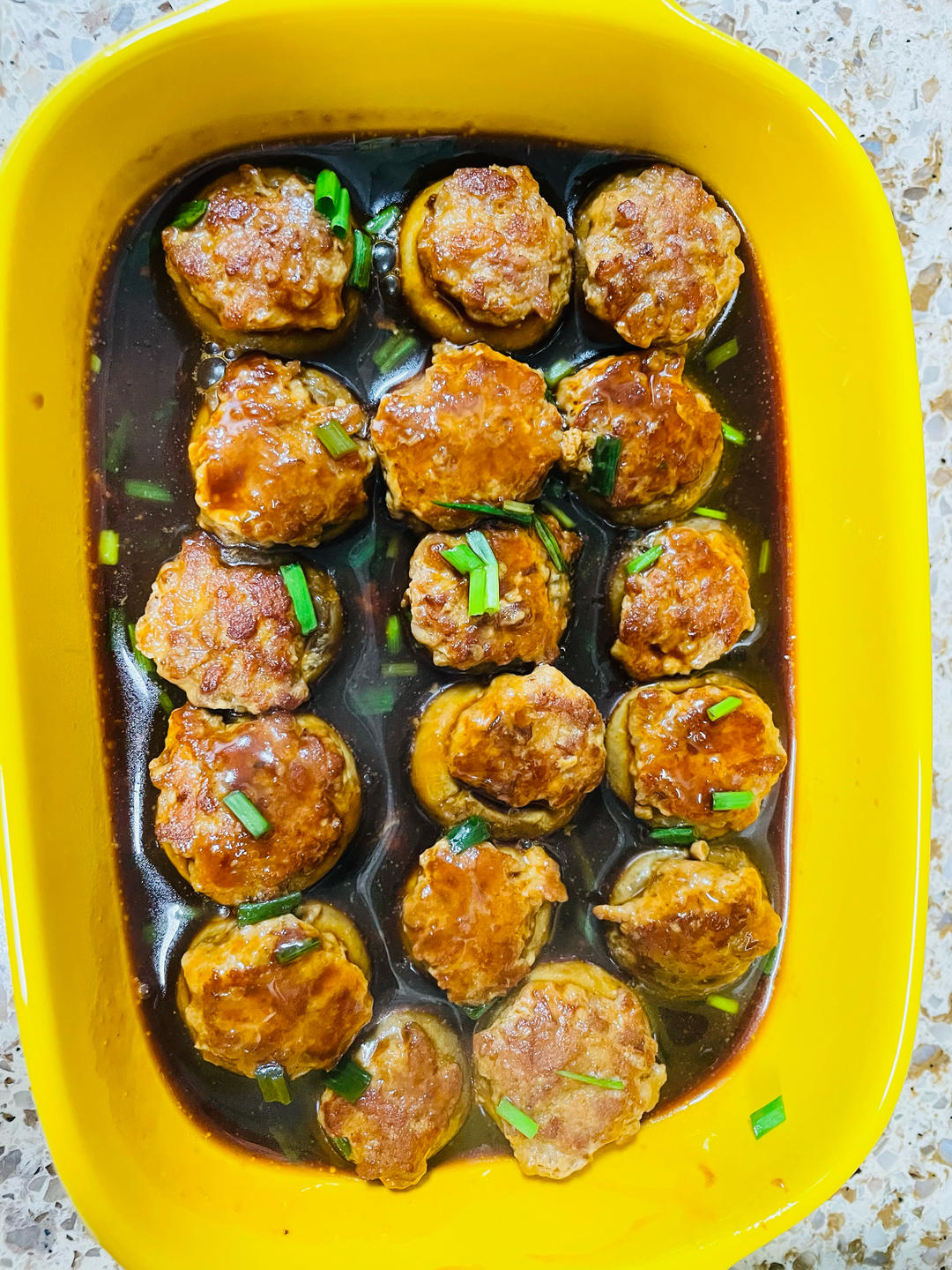 不会剩下一滴汤汁的口蘑酿肉