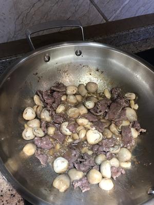 草菇牛肉的做法 步骤8