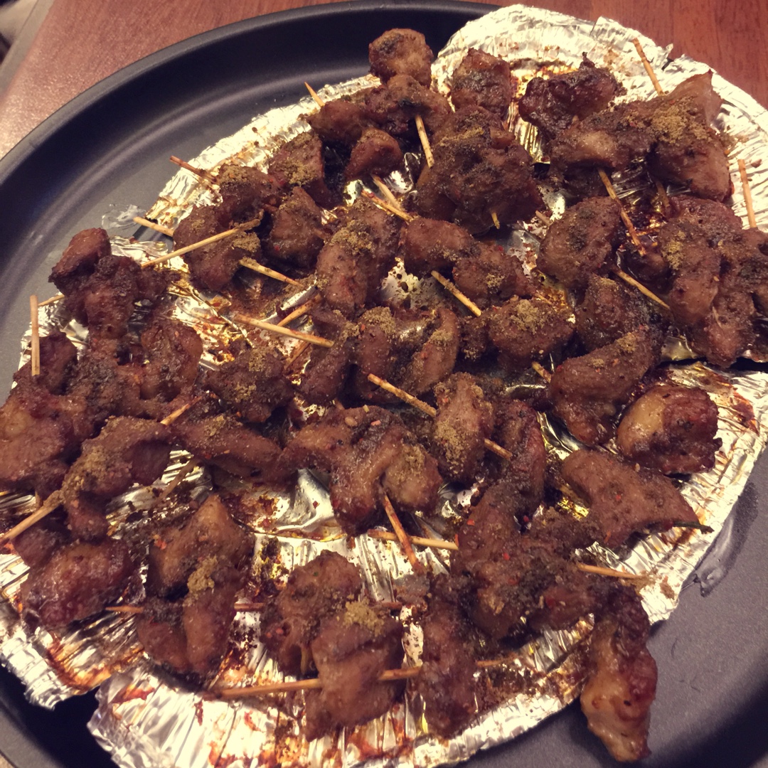 生烤羊肉串