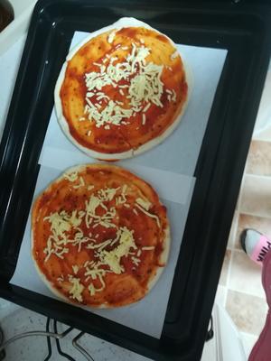 馅料十足双味披萨的做法 步骤5