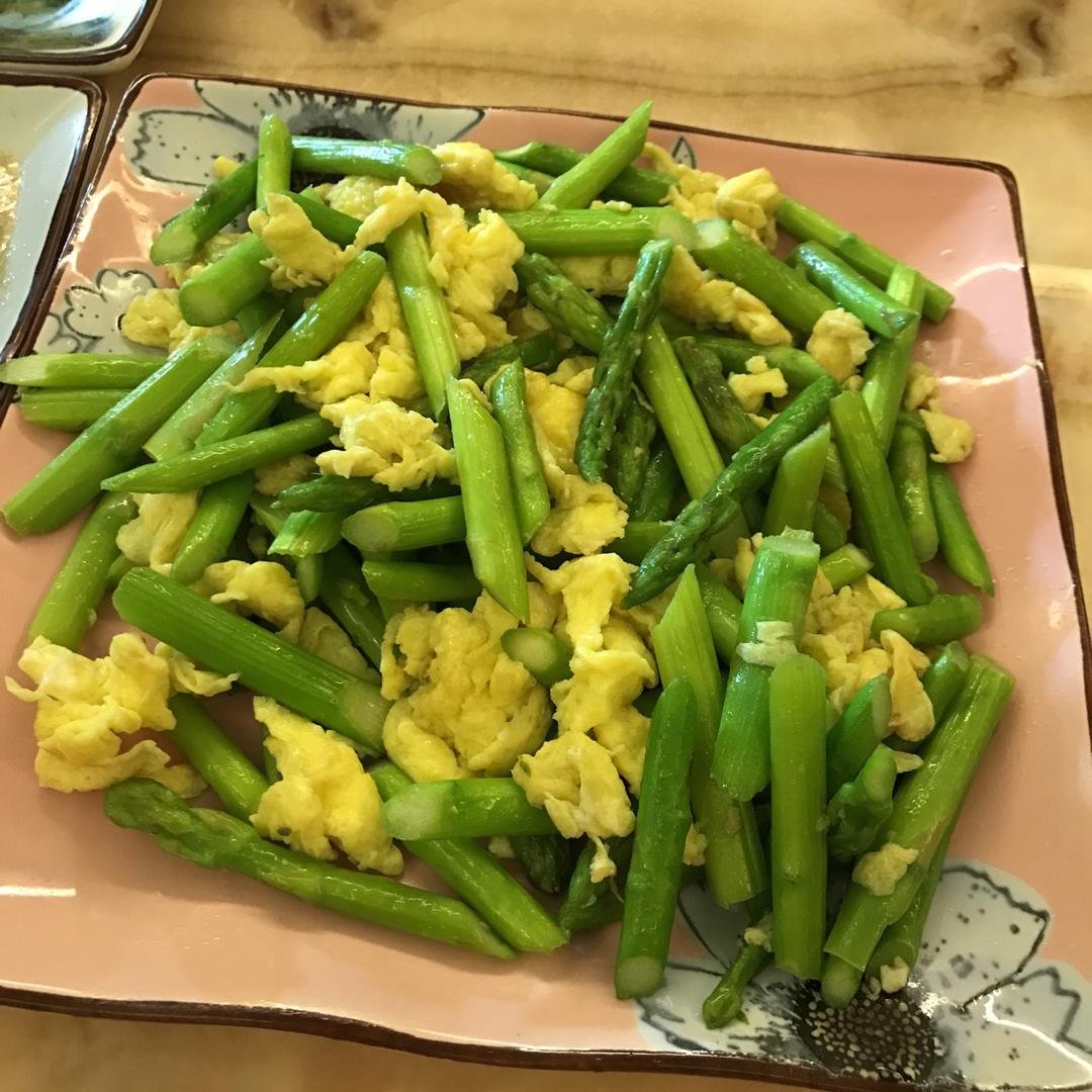 芦笋炒鸡蛋