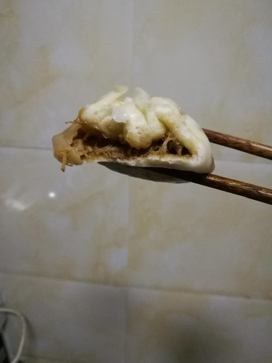 卤肉包