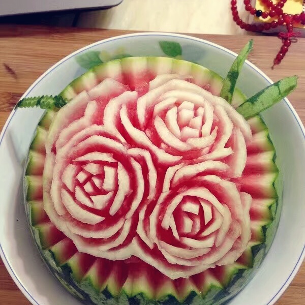 茜茜爱吃冰淇淋做的西瓜玫瑰花