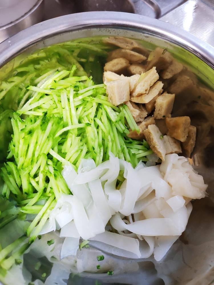 【凉皮的做法步骤图，凉皮怎么做好吃】荷叶姑娘_下厨房