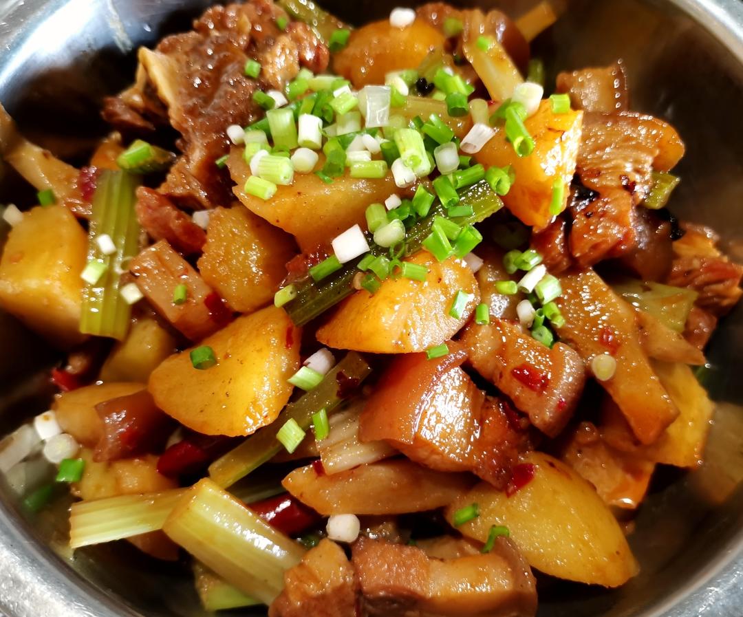 红烧肉炖土豆（不腻人还下饭，川菜版）