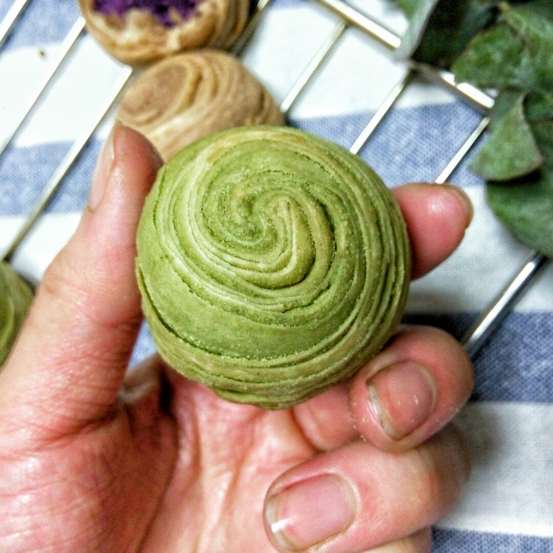 蛋黄酥~紫薯、抹茶、原味~花好月圆，中秋快乐~内附一次做六色蛋黄酥方法~