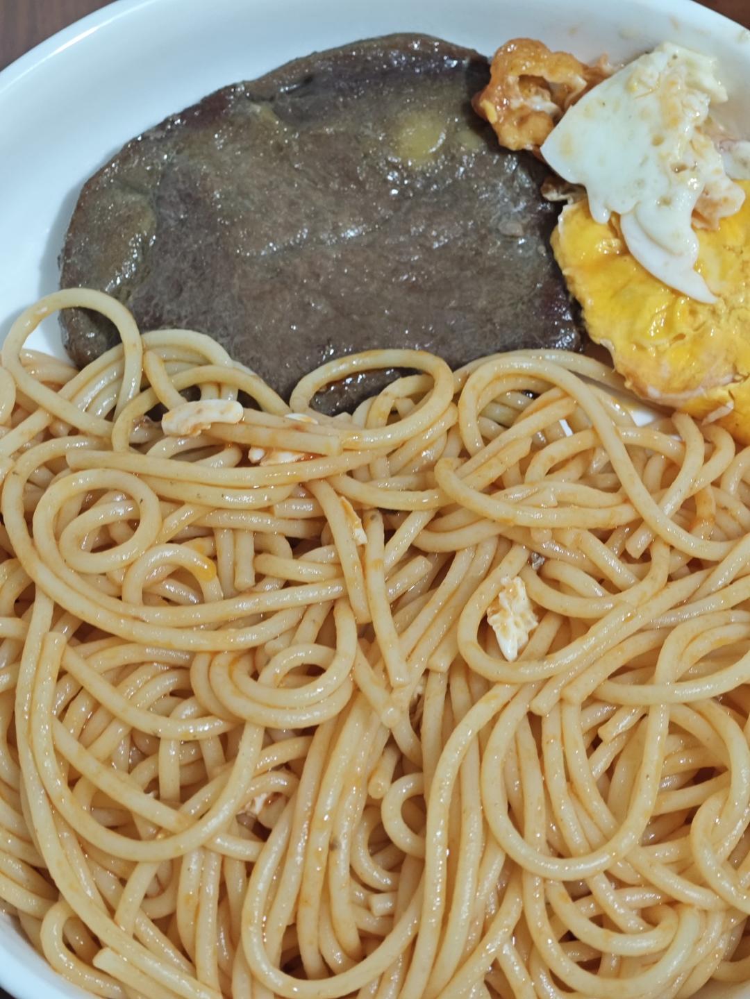 番茄意面黑椒牛排