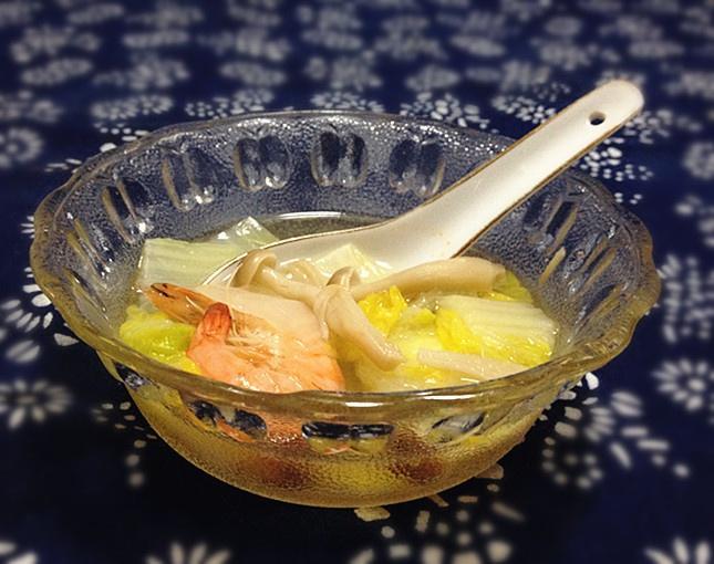 鲜味汤（蟹味菇、娃娃菜、虾）的做法