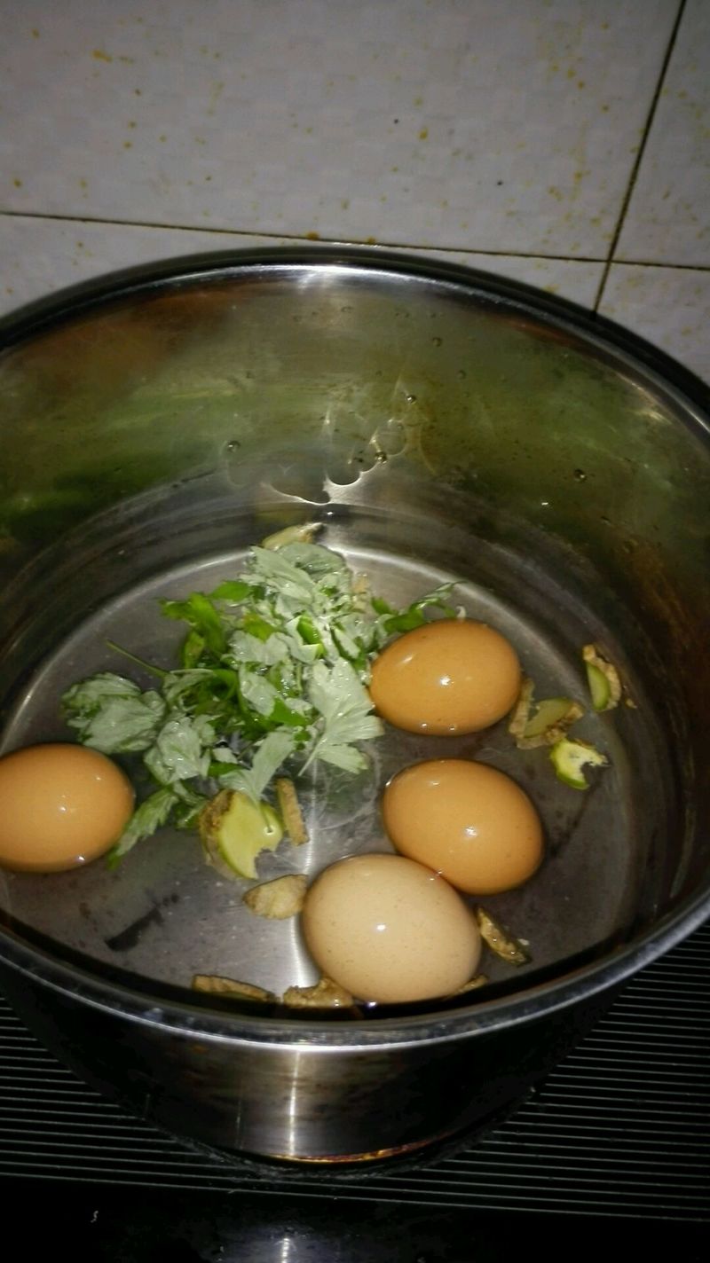 鸡蛋煮艾叶的做法大全_艾叶煮鸡蛋的做法是怎么做的_鸡蛋煮艾叶功效和作用