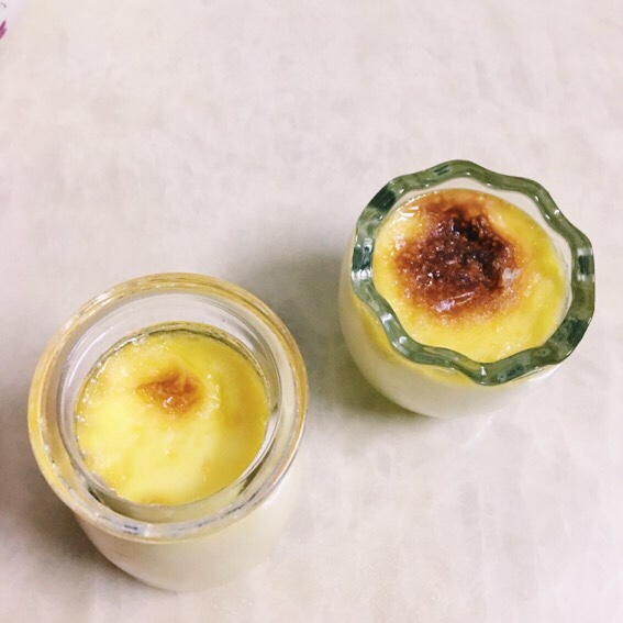 Crèmebrulée。法式烤布雷。焦糖布丁。