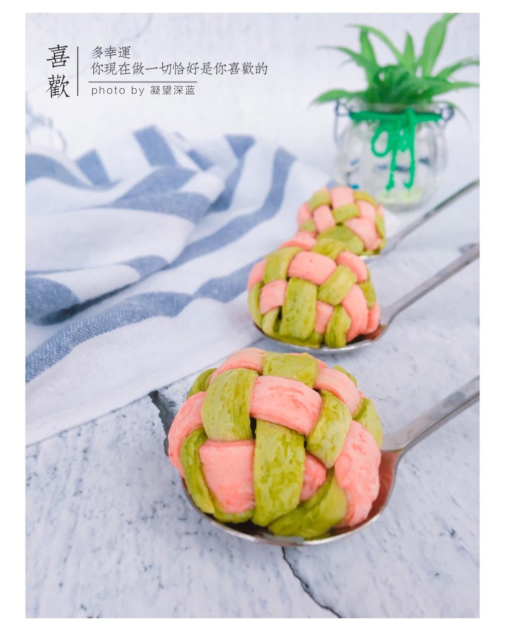 粉色少女绣球酥