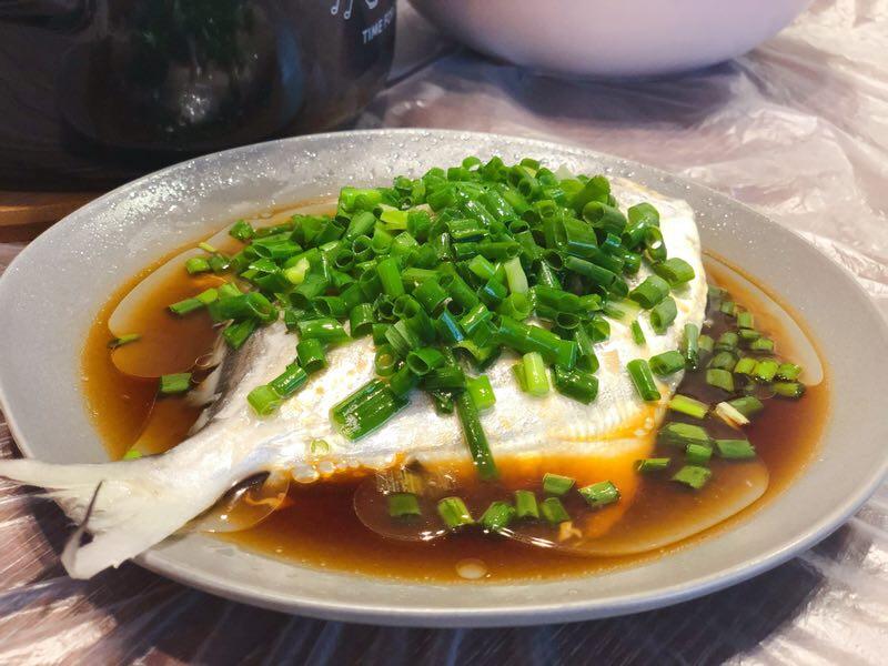 葱油鲈鱼（零失败神器：李锦记蒸鱼豉油）