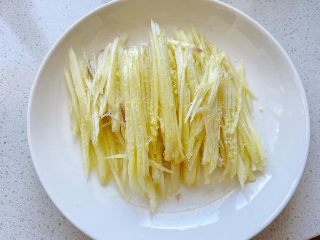 凉拌仔姜丝