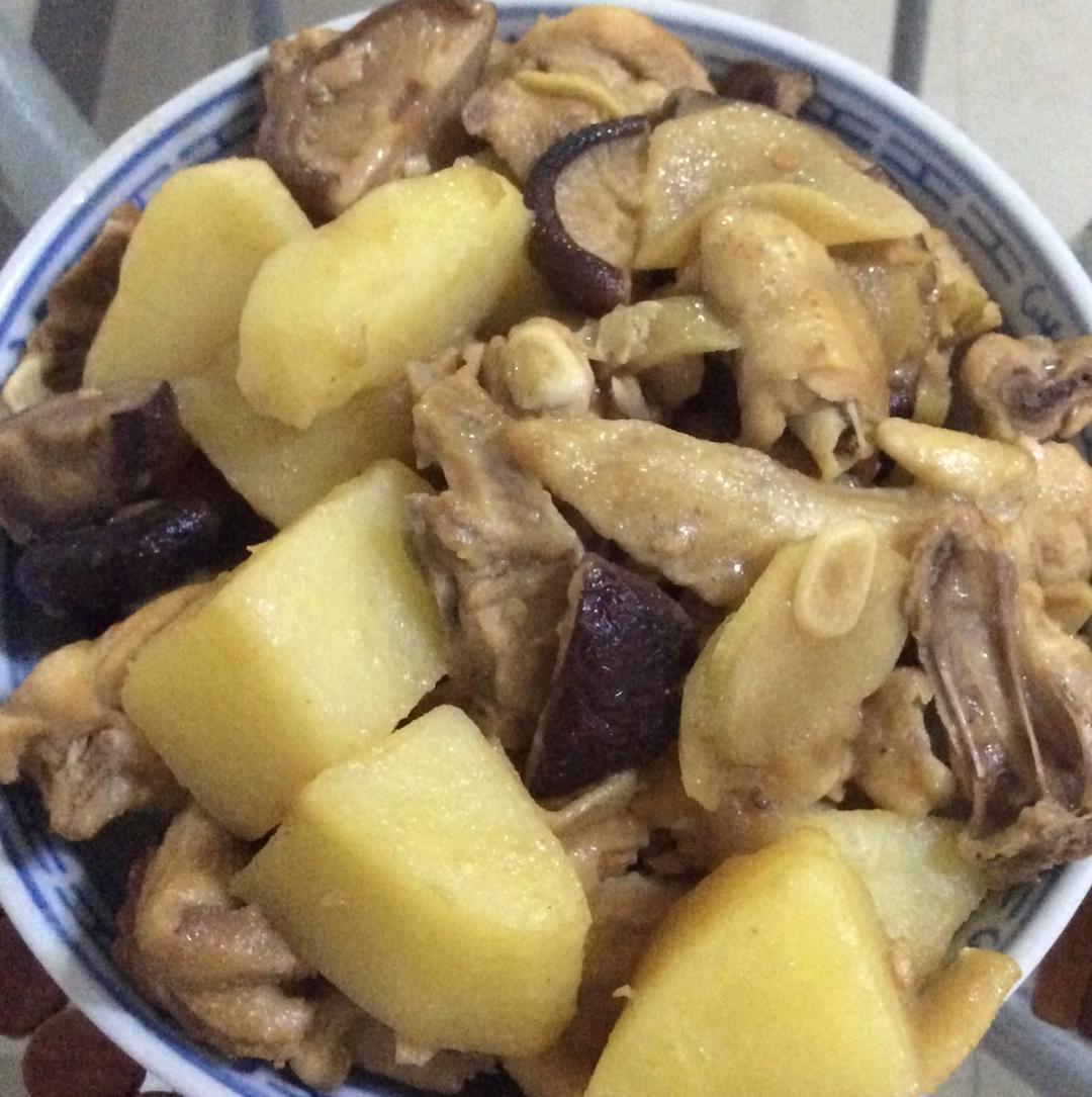 土豆香菇炖鸡肉