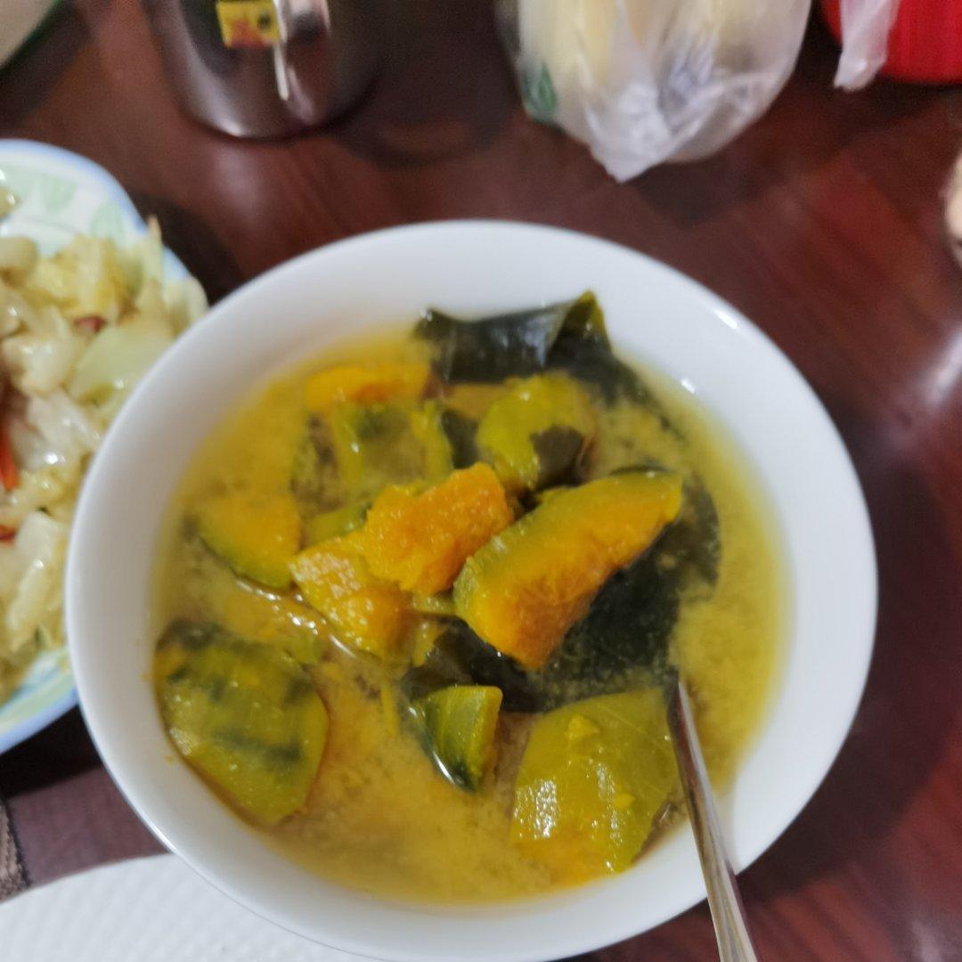 南瓜味增汤，其实想放什么都可以～