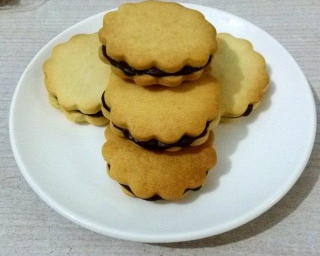 榛子巧克力夹心饼干