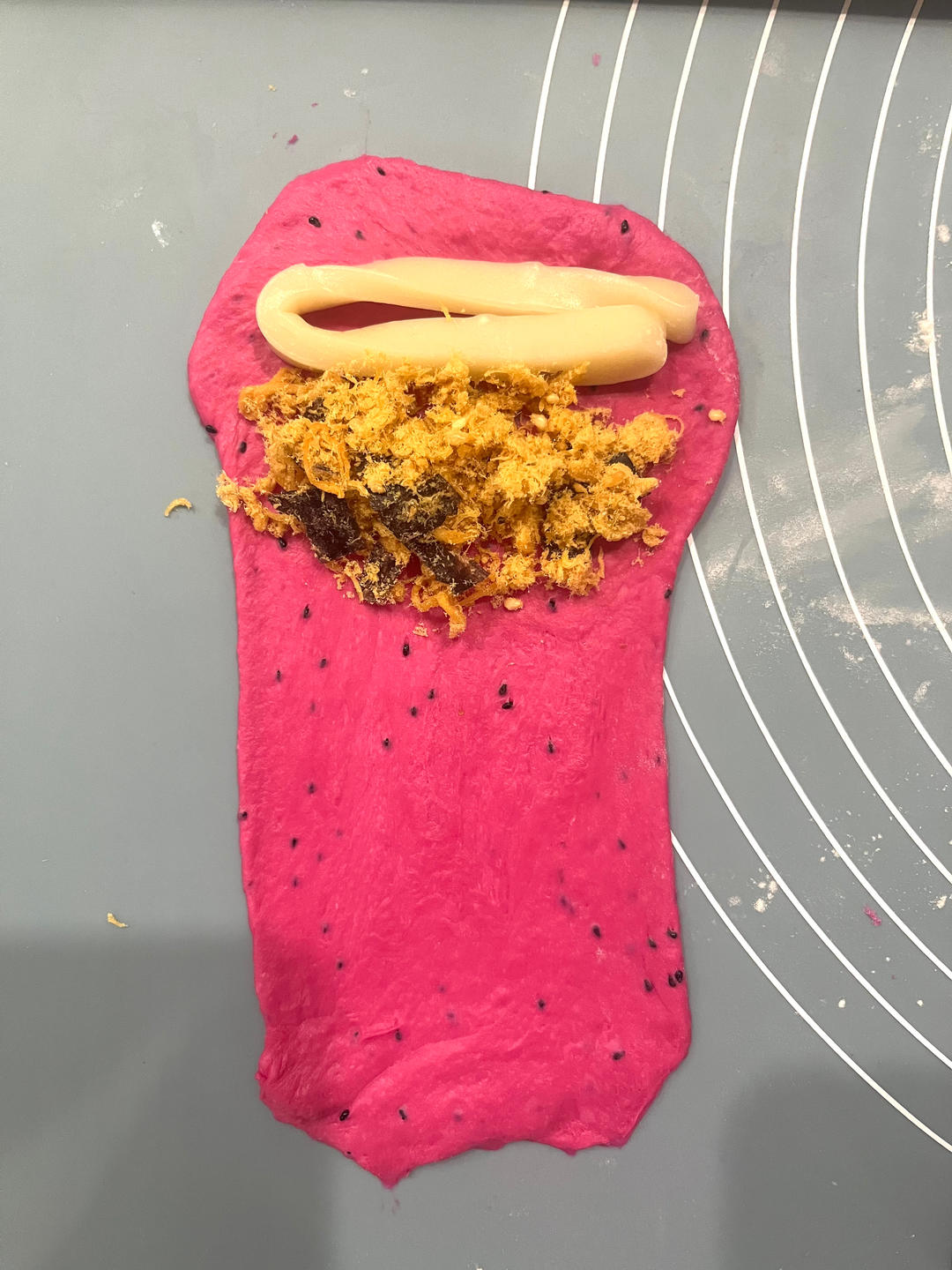 现在火龙果像不要钱一样！趁便宜火龙果面包吧