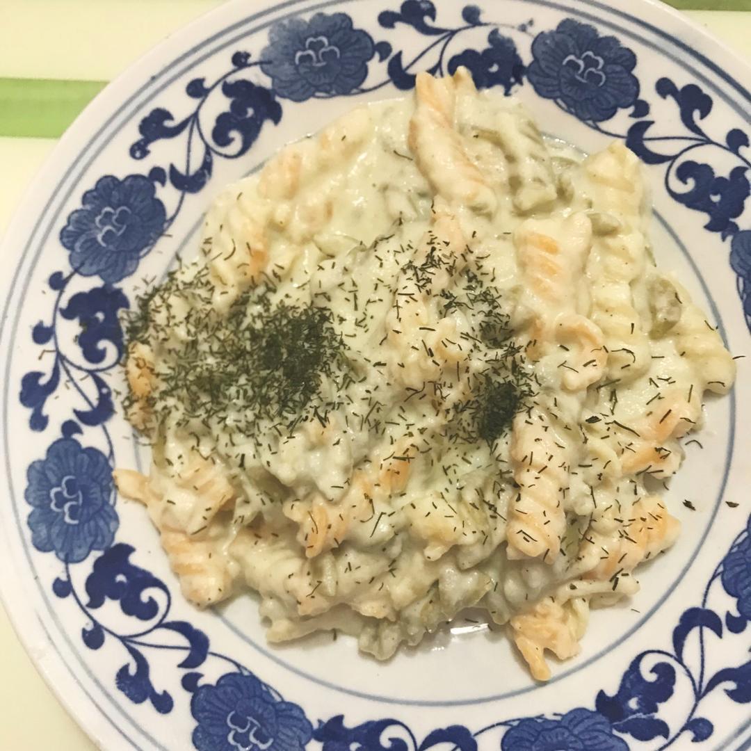 三文鱼菠菜蘑菇菜花奶油汁意大利面