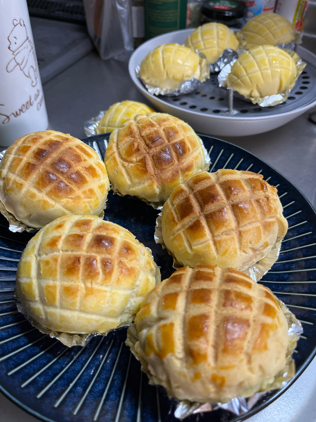 好吃到炸裂的港式菠萝包（附带制作酥皮的小视频）