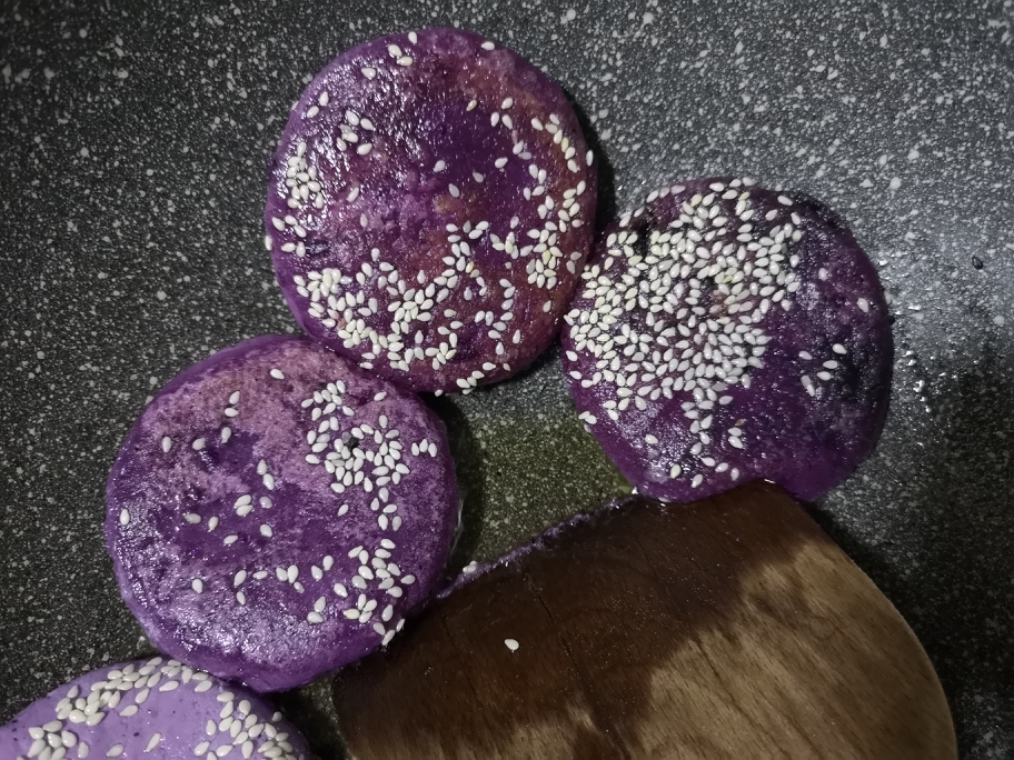 紫薯芝麻汤圆，紫薯芝麻糖饼的做法