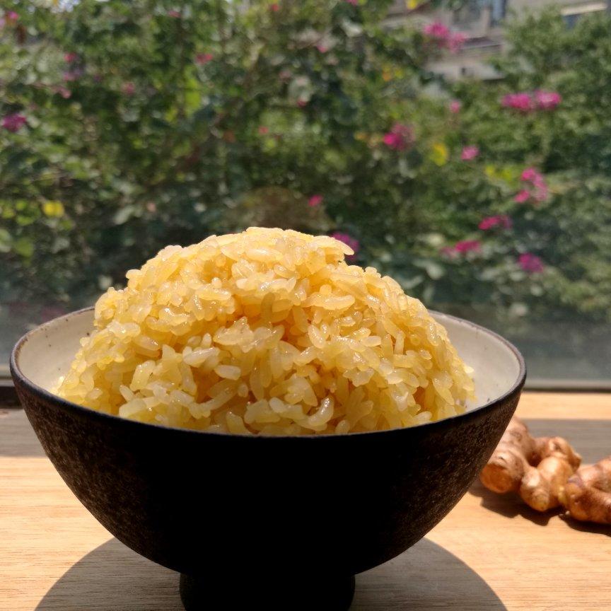 妮啦做的壮族三月三黄色糯米饭黄姜