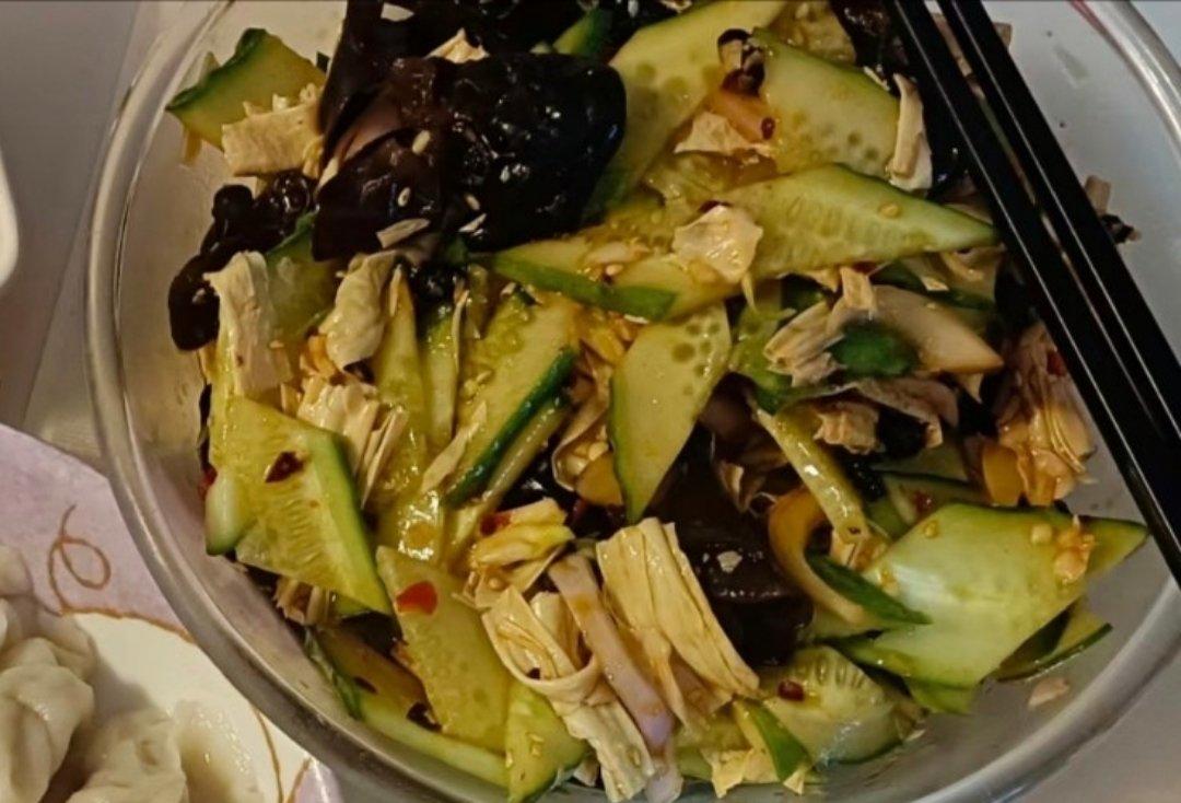 上桌就秒光的爽口凉菜～黄瓜拌腐竹