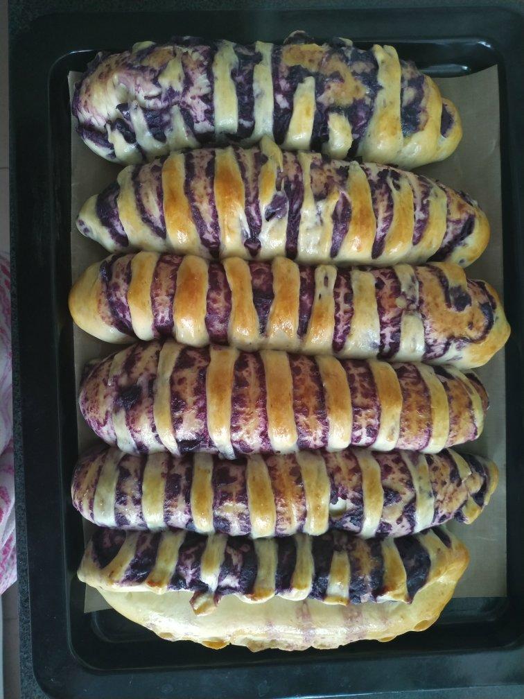 紫薯毛毛虫面包