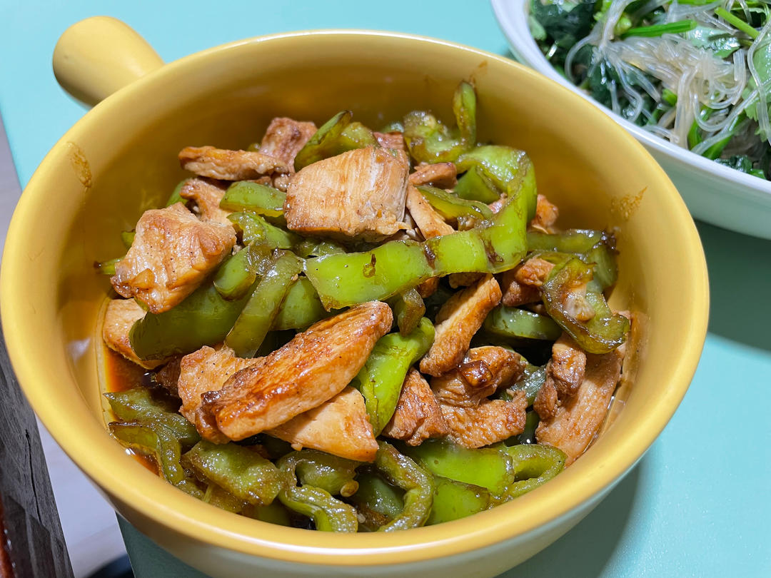 巨好吃的青椒炒鸡胸肉丝，超下饭