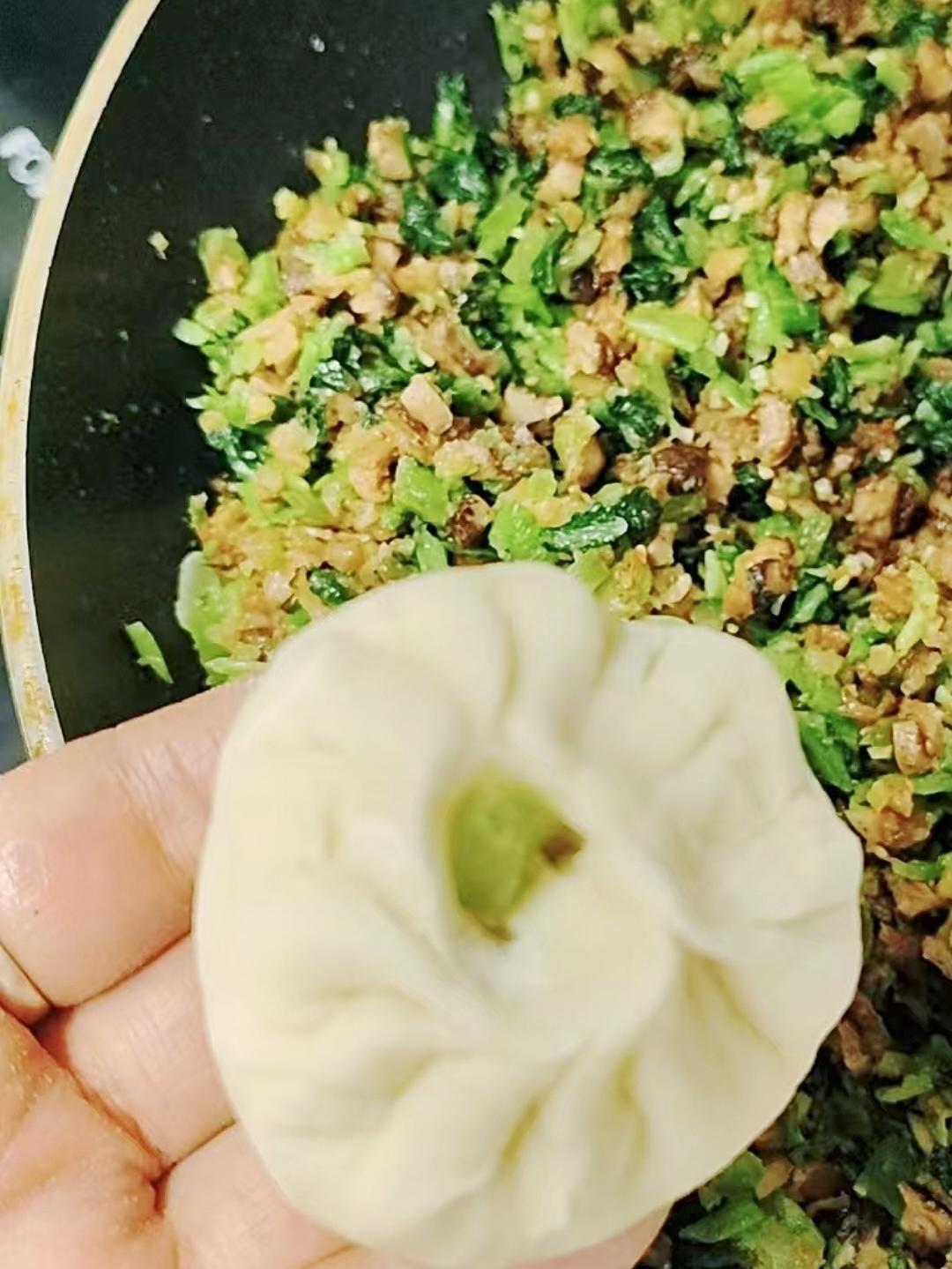 香菇青菜馅/黑全麦包子/素馅包子也巨好吃/附包包子手法食谱
