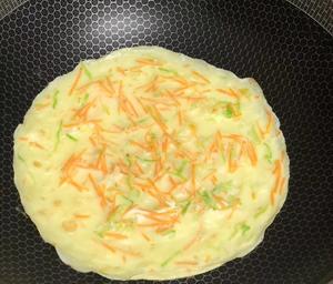 胡萝卜鸡蛋煎饼的做法 步骤2