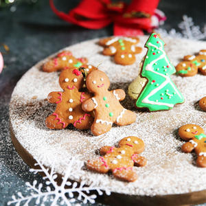 圣诞祝福装入饼干中——姜饼人的做法 步骤18