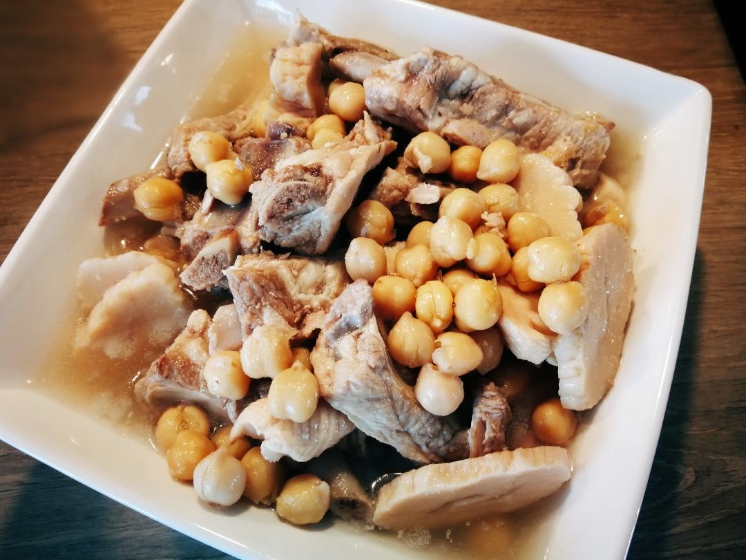 竹笋排骨鹰嘴豆汤 营养又美味的做法