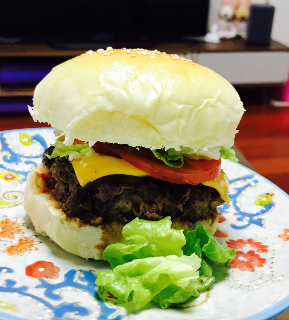洋葱牛肉汉堡 Beef Hamburger with Fried Onions
