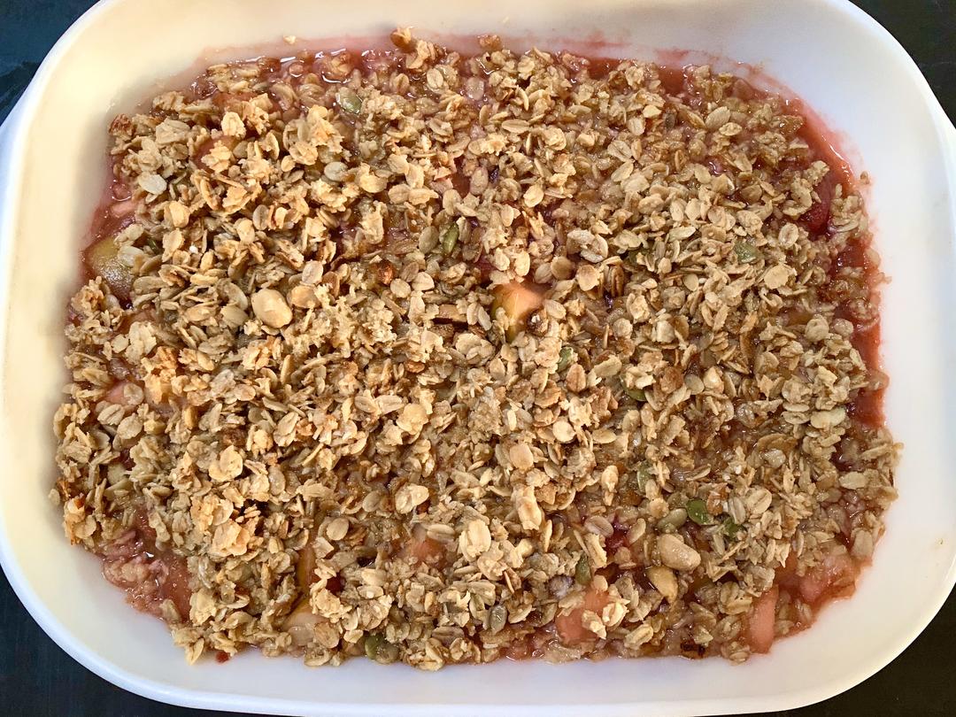 Apple rhubarb crumble 烤苹果大黄碎的做法