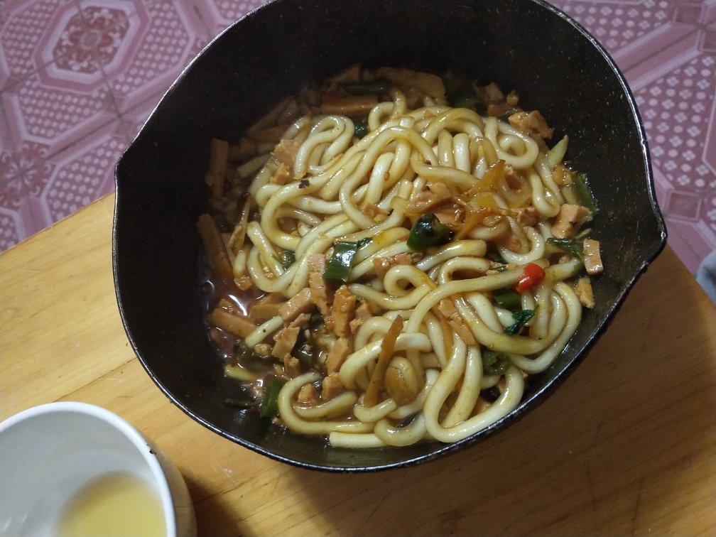 比路边摊好吃百倍的火腿炒土豆粉