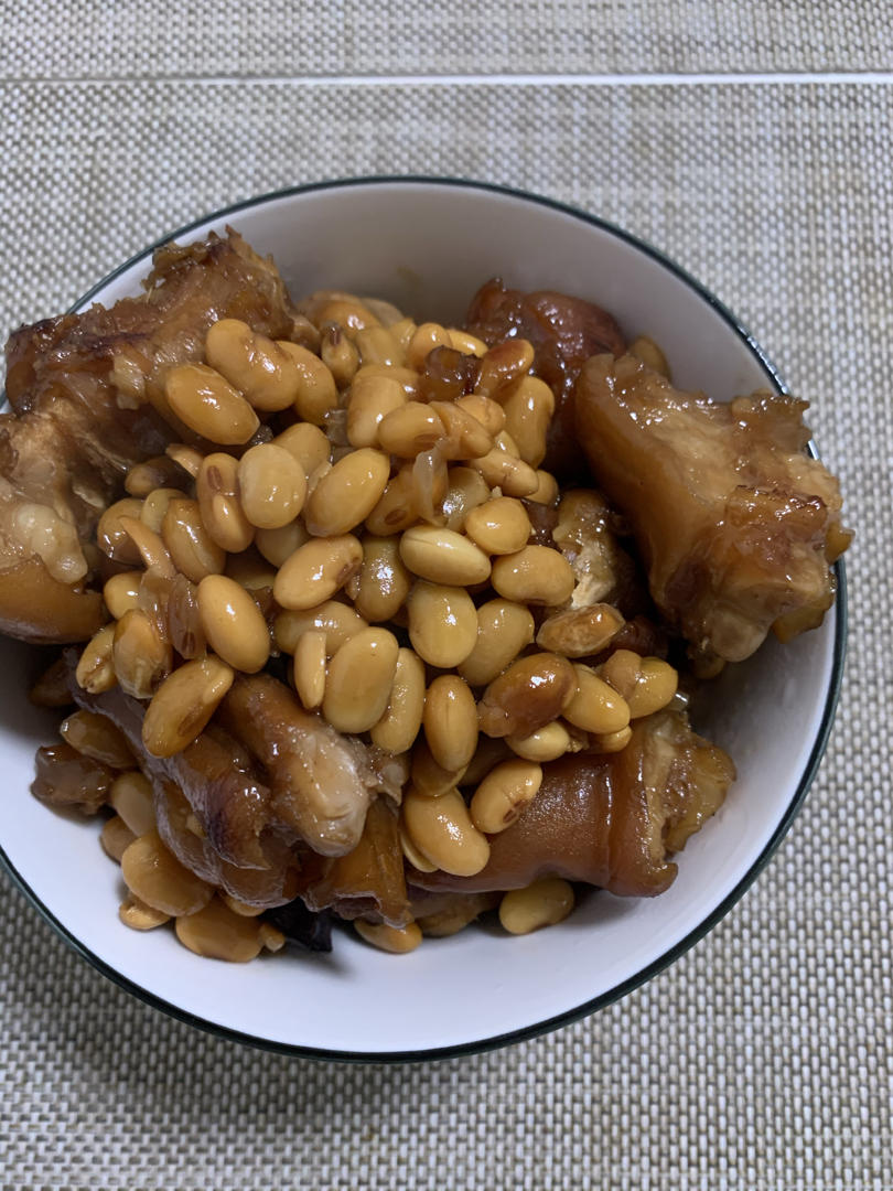 酱香黄豆焖猪脚
