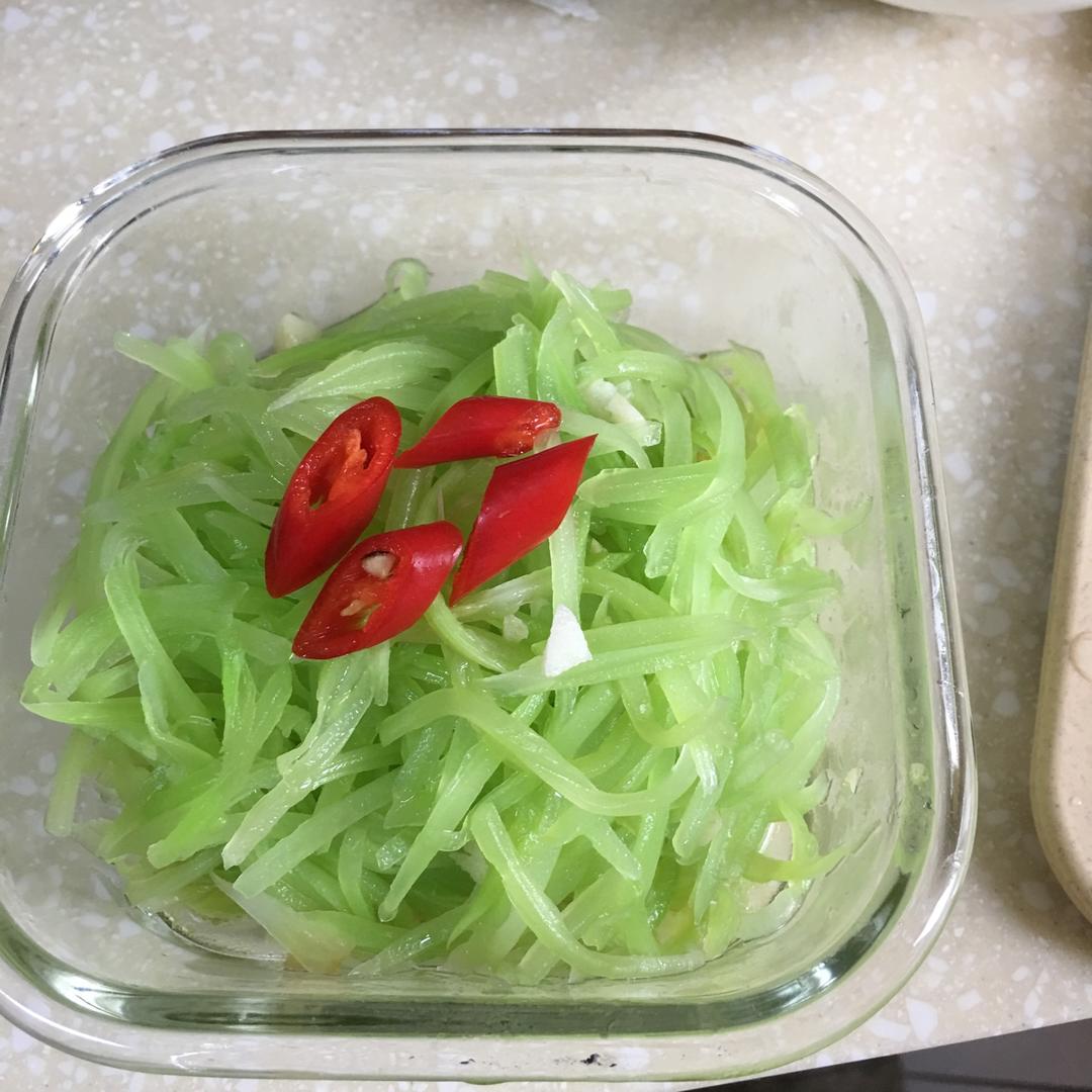 凉拌莴笋丝